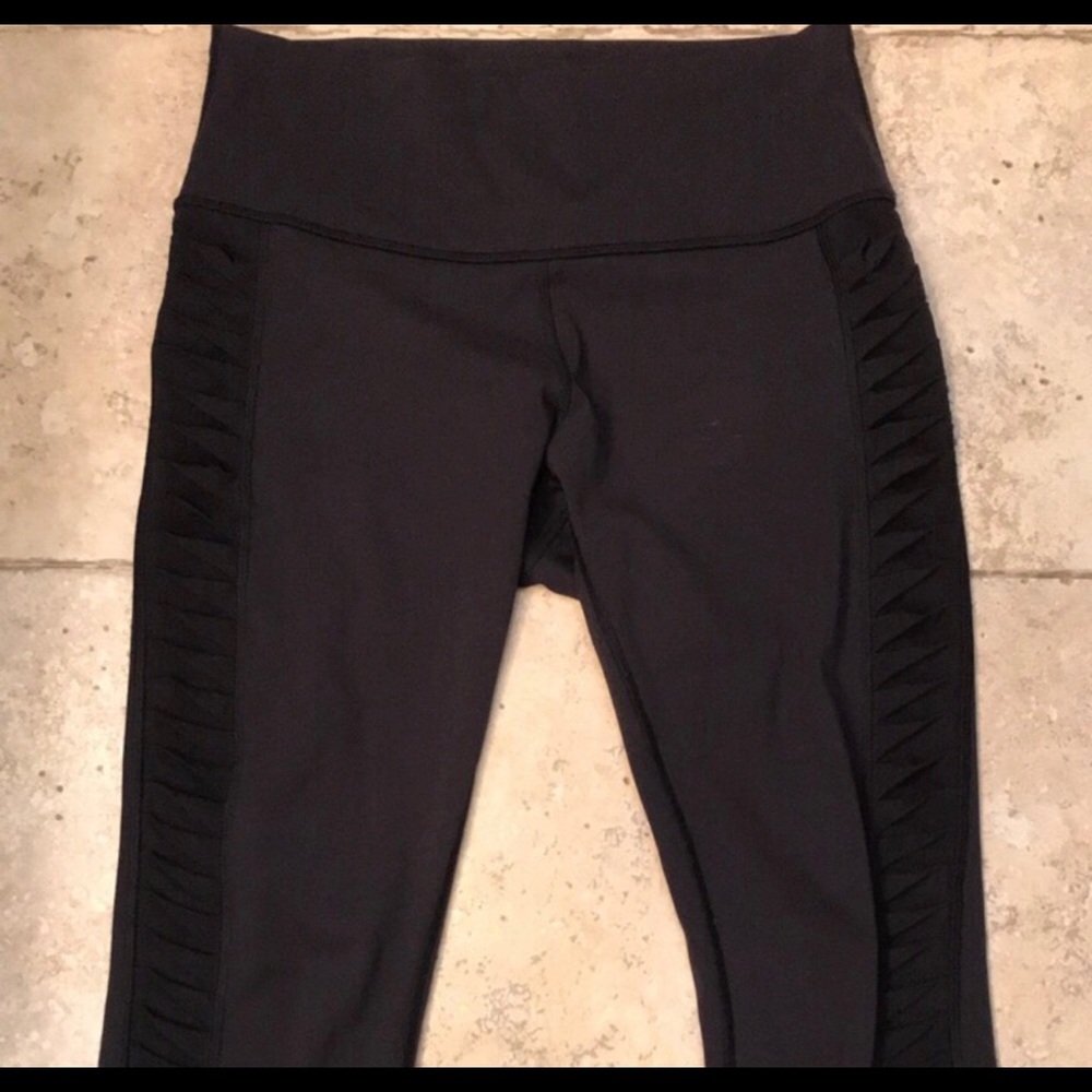 Lululemon Black Mesh crop leggings